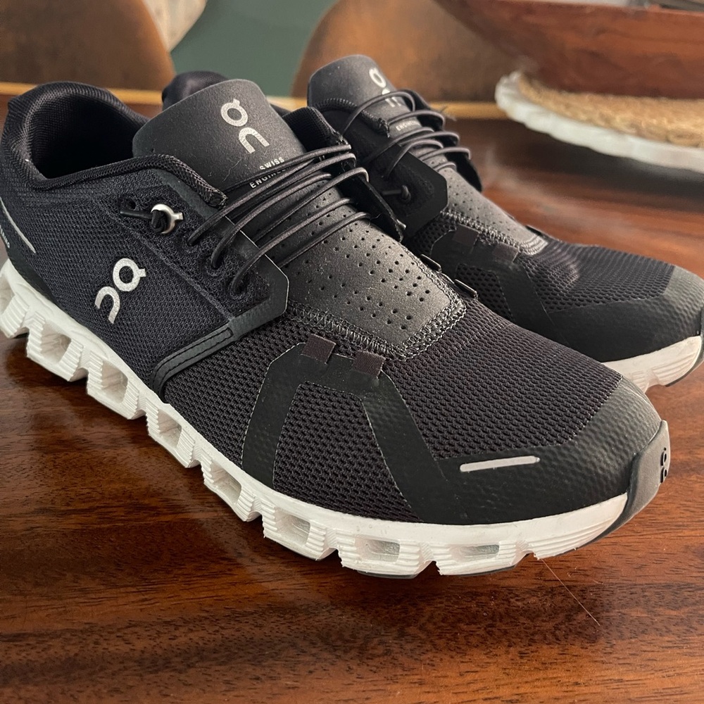 ON walking shoes (men’s size 8)